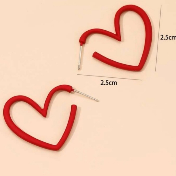 BRAND NEW! Red Heart Shaped Earrings - Picture 3 of 4